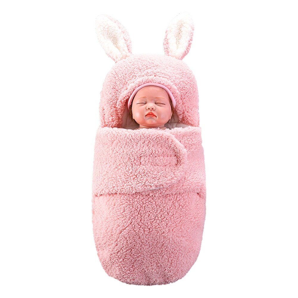 Cozy winter swaddle blanket, thick baby sleeping bag for newborns aged 0–6 months.