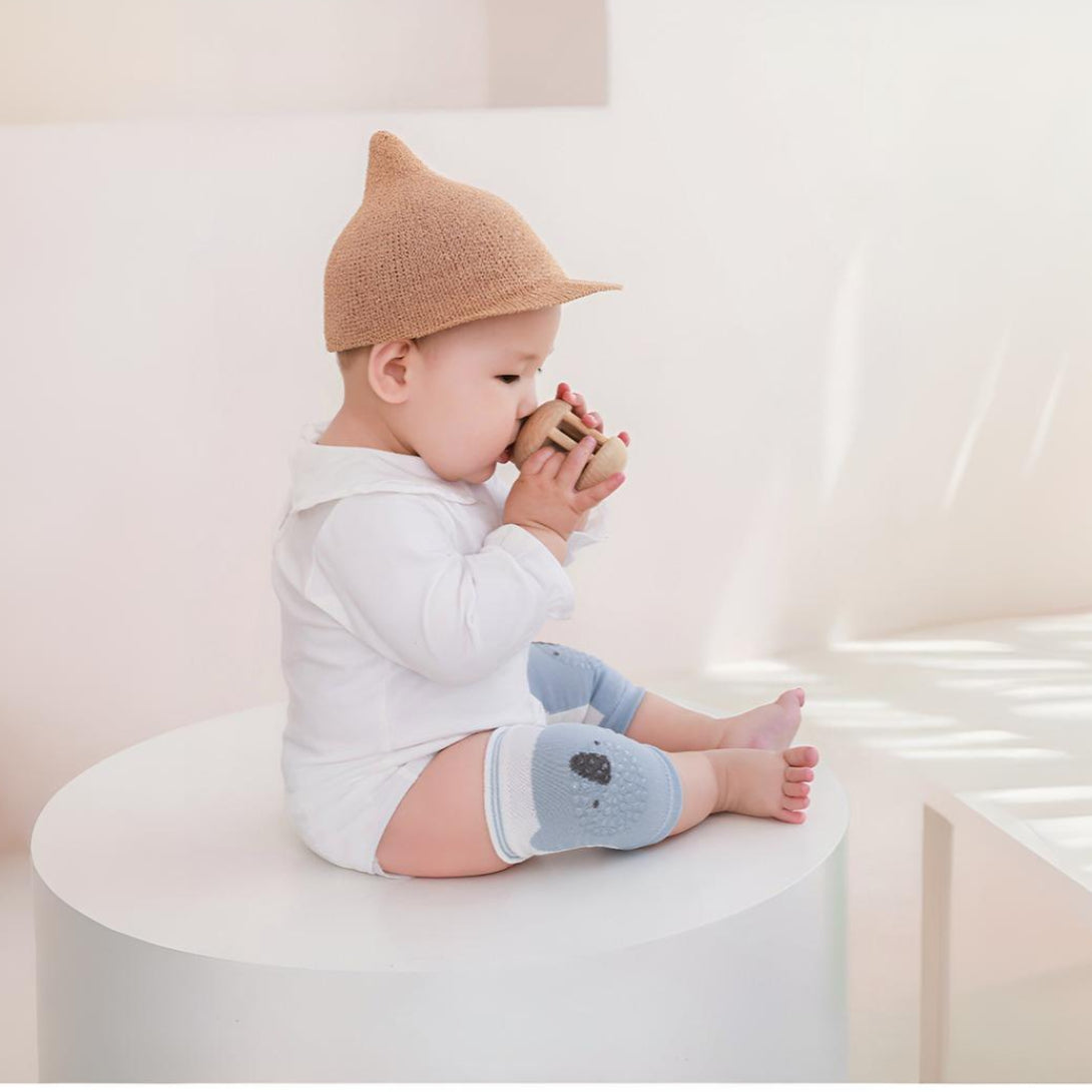 Breathable cartoon mesh baby knee pads for crawling toddlers.