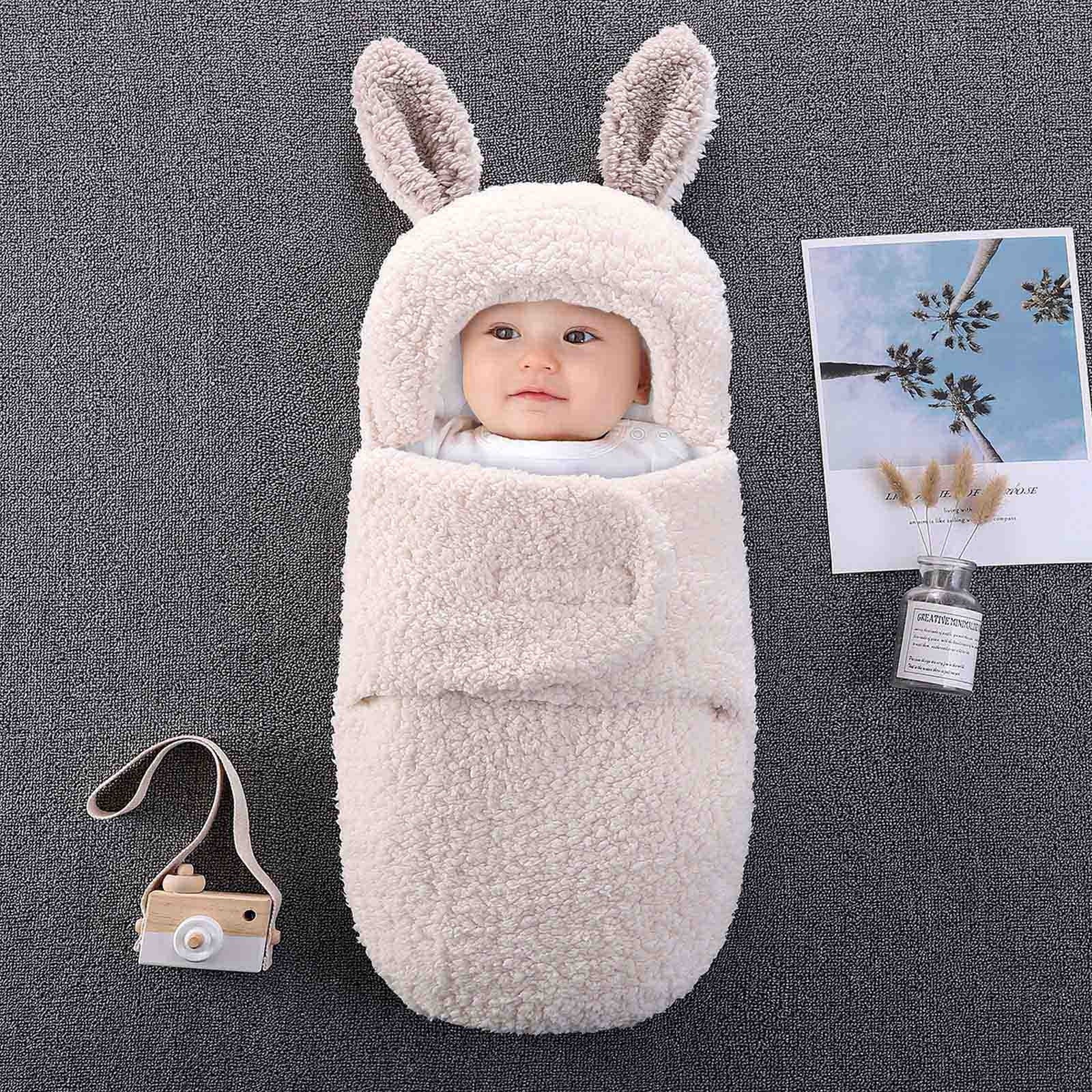 Cozy winter swaddle blanket, thick baby sleeping bag for newborns aged 0–6 months.