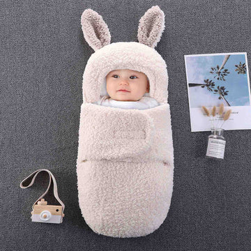Cozy winter swaddle blanket, thick baby sleeping bag for newborns aged 0–6 months.